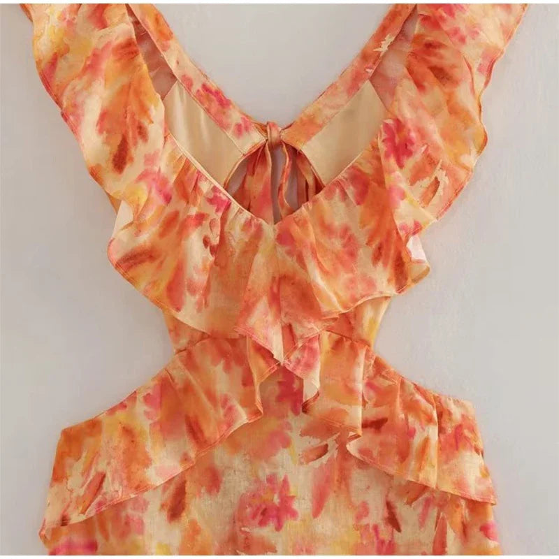 Langes Sommerkleid Mit Tiefem V-Ausschnitt Und Rüschen