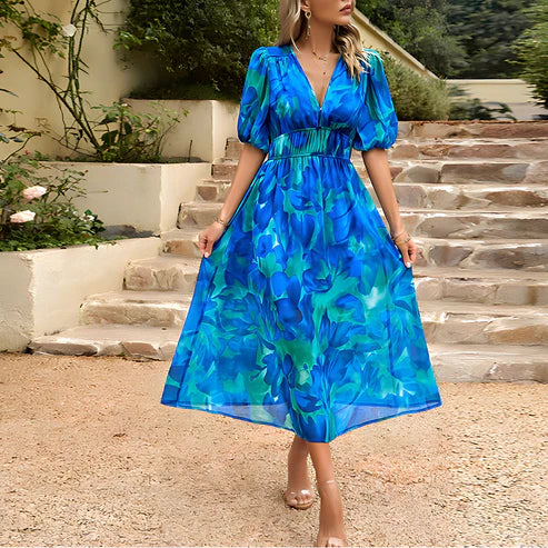 Gemustertes Sommerkleid Mit V-Ausschnitt