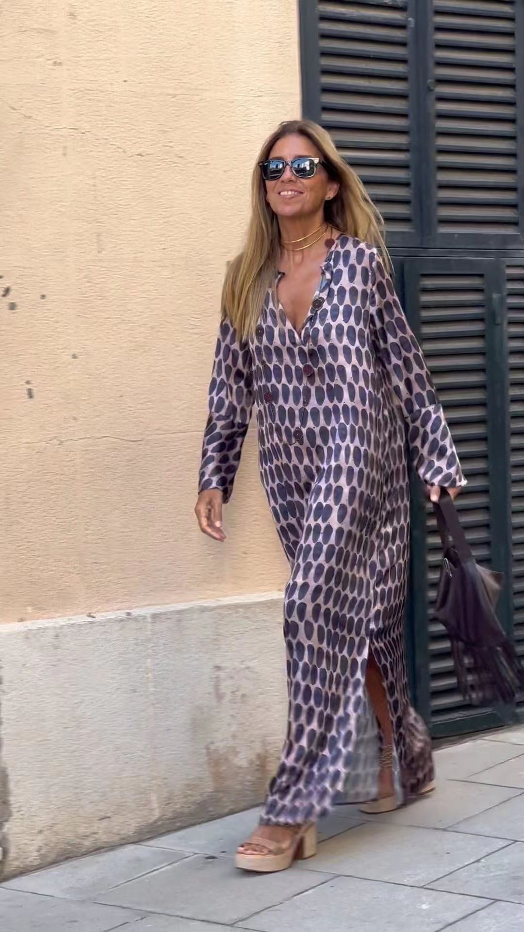 Elegantes Maxikleid Mit V-Ausschnitt