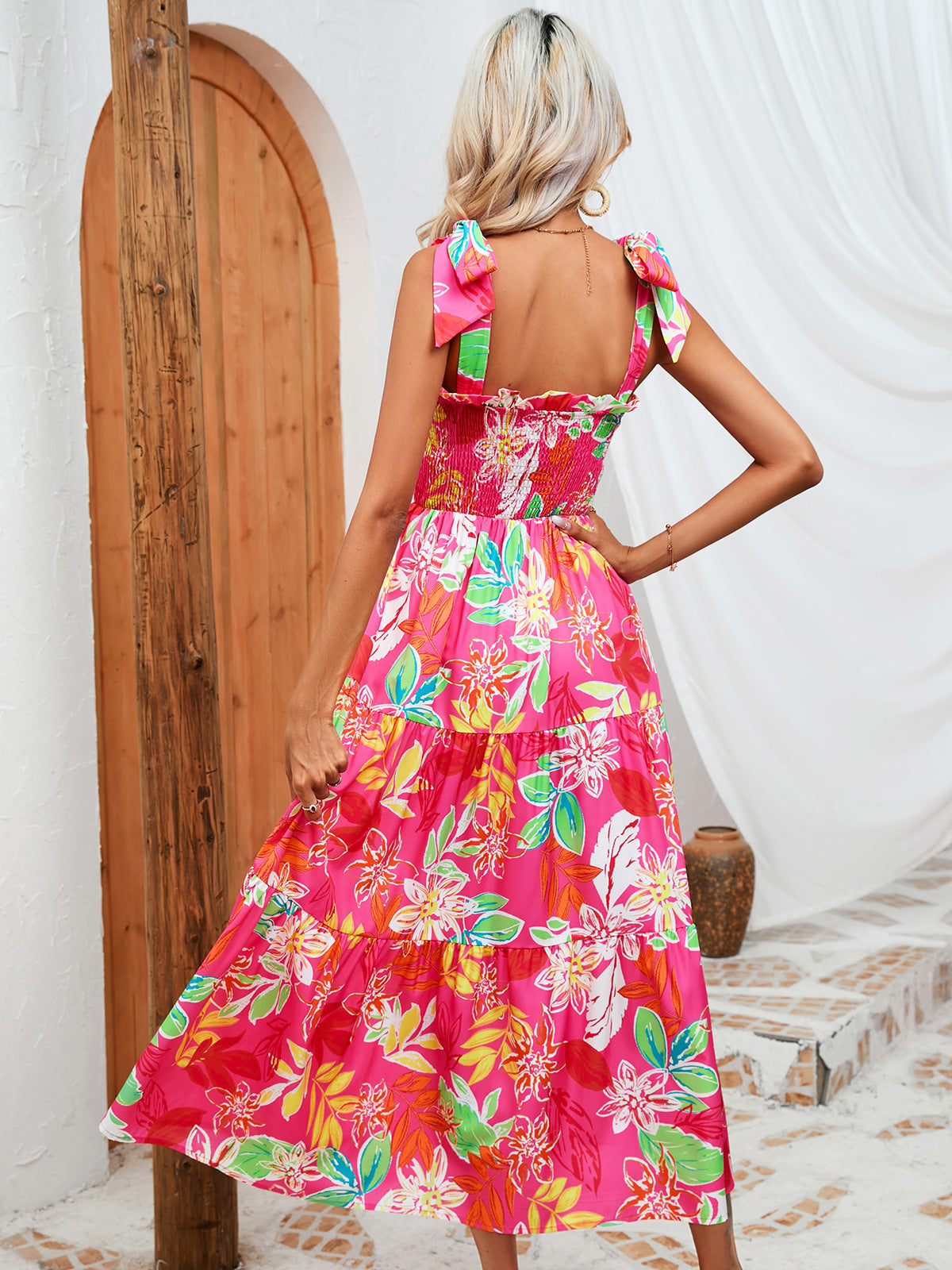 Midikleid Mit Quadratischem Ausschnitt Und Blumenmuster