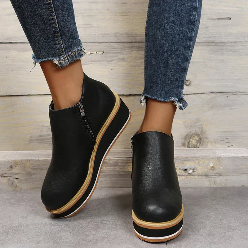 Stiefel Mit Reißverschluss İm Eleganten Design