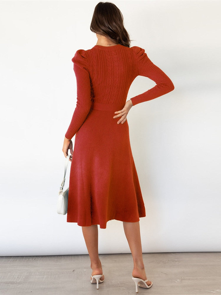 Gestricktes Midikleid Mit Geradem Ausschnitt