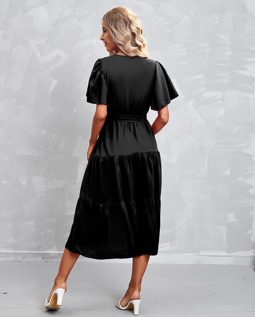Kurzärmliges Midikleid Mit V-Ausschnitt