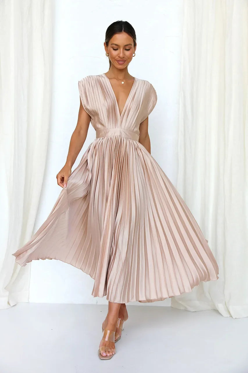 Elegantes Plisseekleid – Feminines V-Ausschnitt-Design
