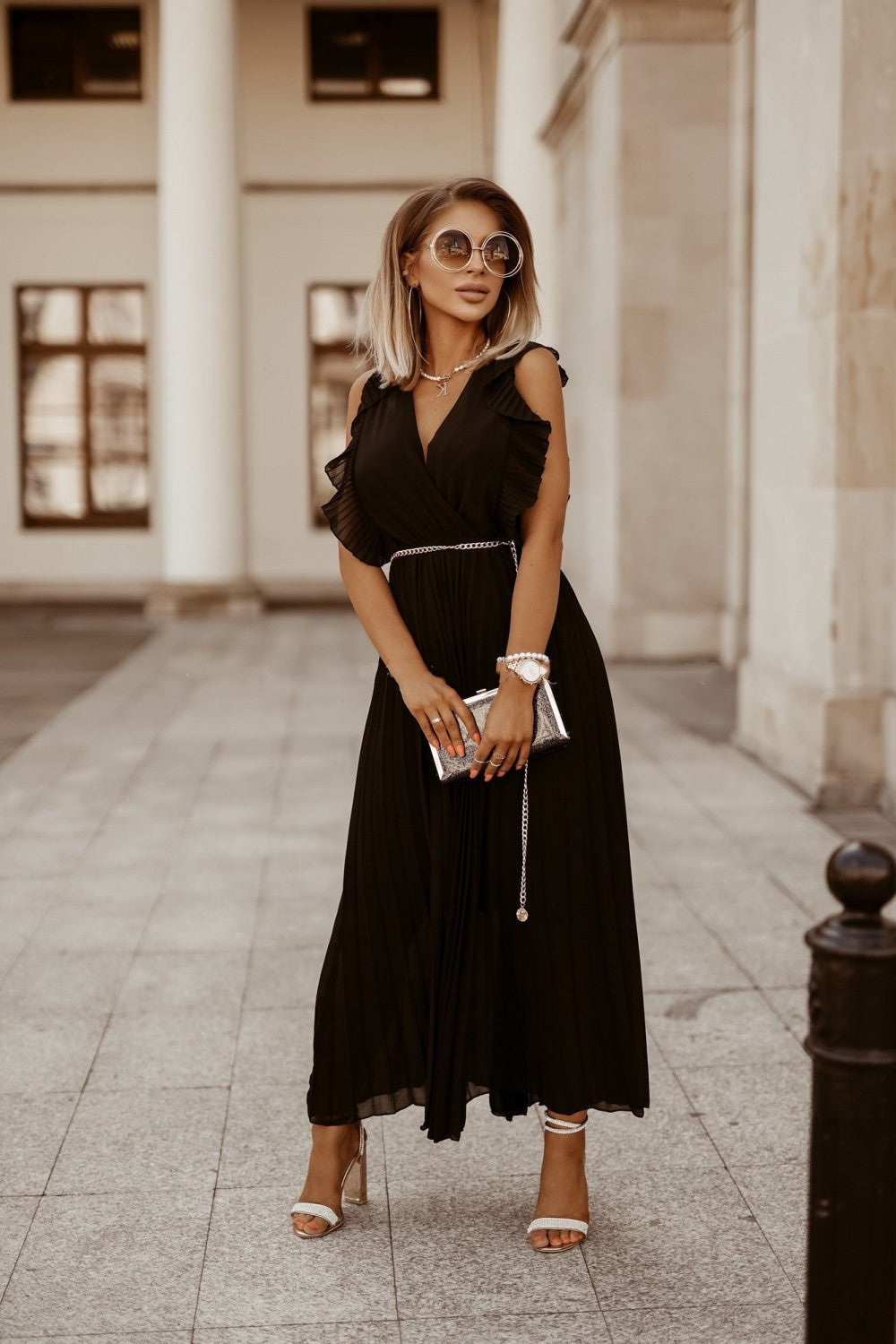 Elegantes Maxikleid Mit Plissee-Details
