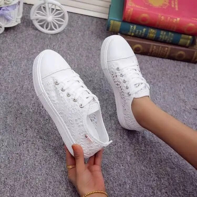 Stylische Schnür-Sneaker Mit Loch-Detail