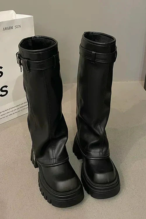Stylische Design-Stiefel Mit Gürteldetail Und Reißverschluss