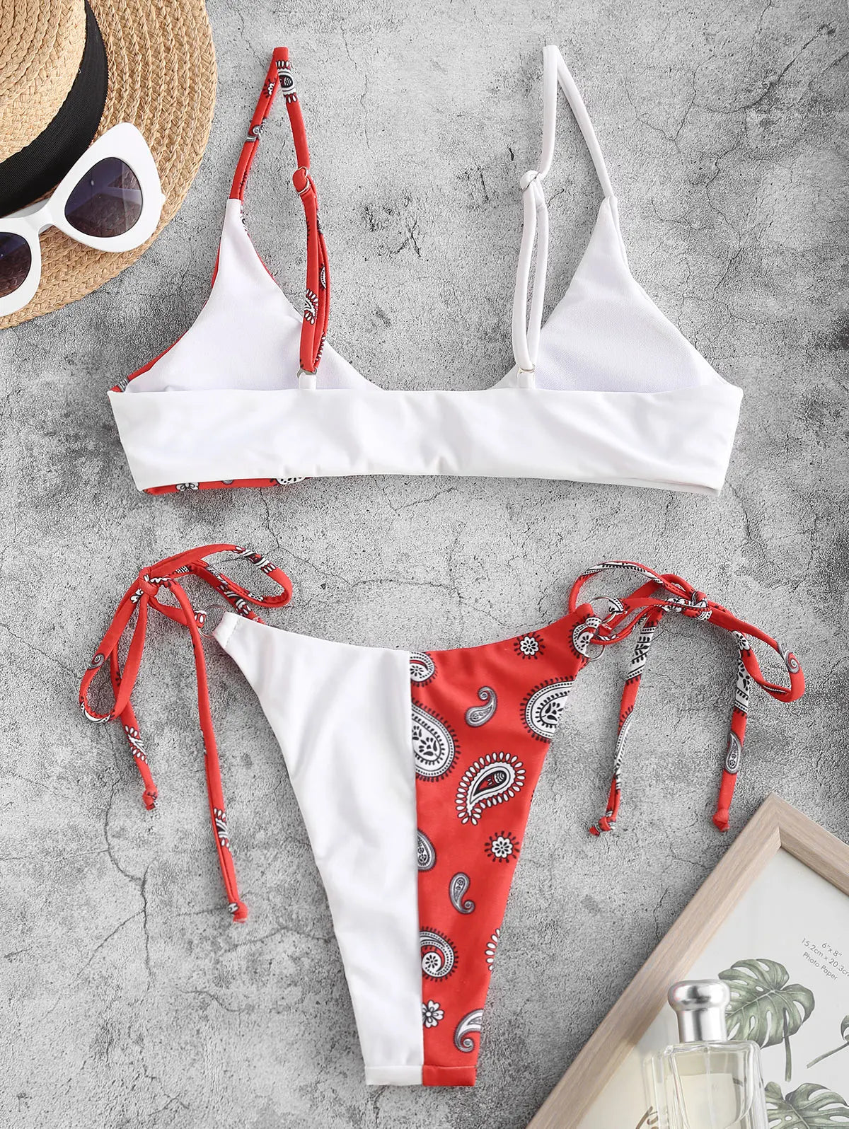 Gemusterter Bikini Mit Elegantem Design