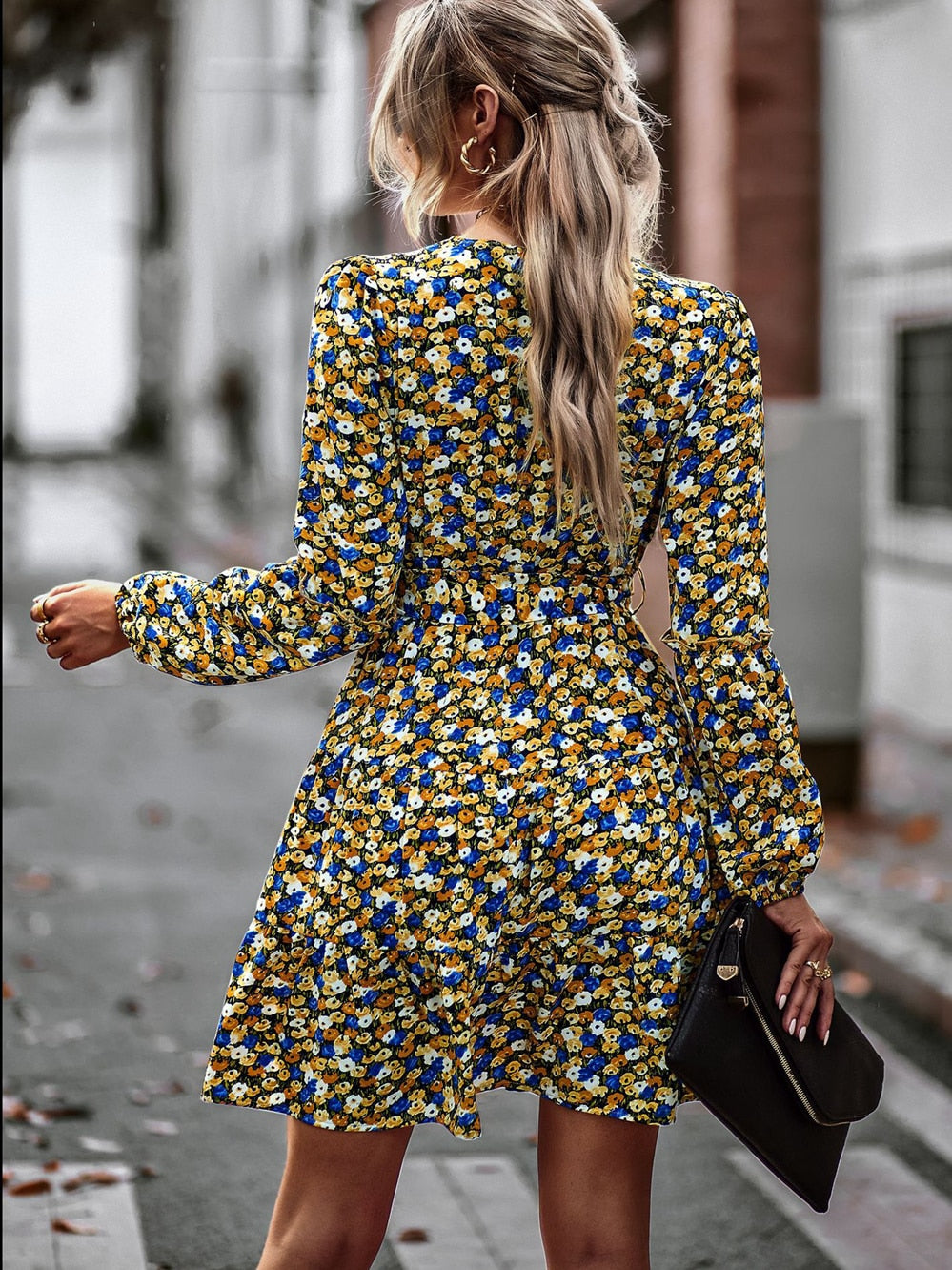Midikleid Mit V-Ausschnitt Und Blumenmuster