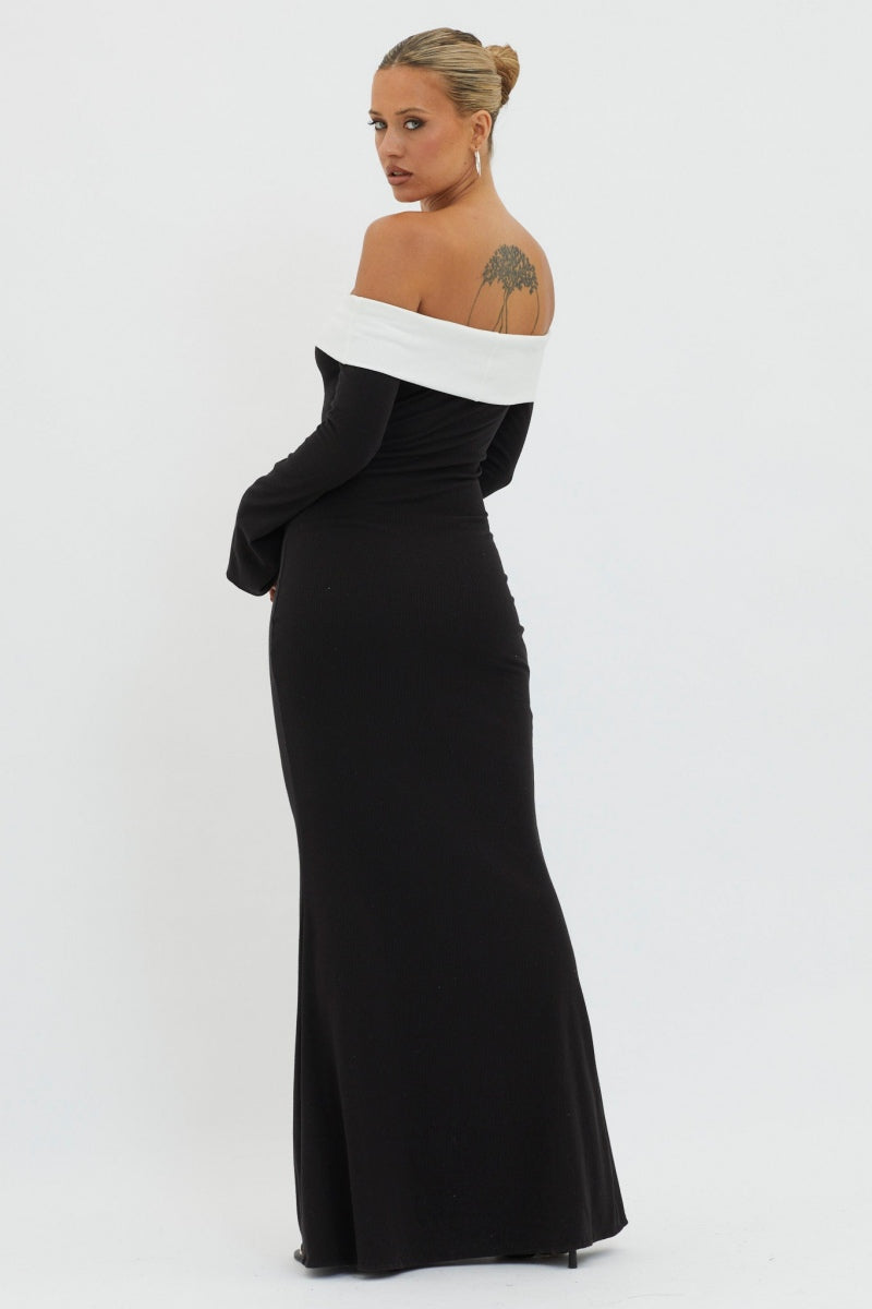 Schulterfreies Maxikleid Aus Strick
