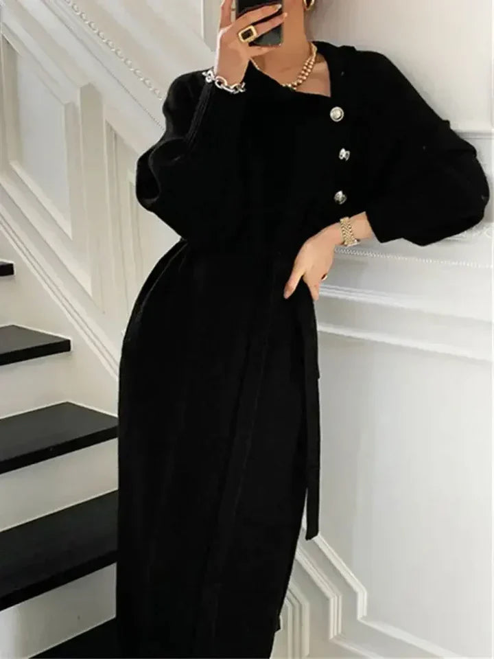 Retro Strickkleid Mit Hohem Kragen, Geknöpfter Taille Und Gürtel