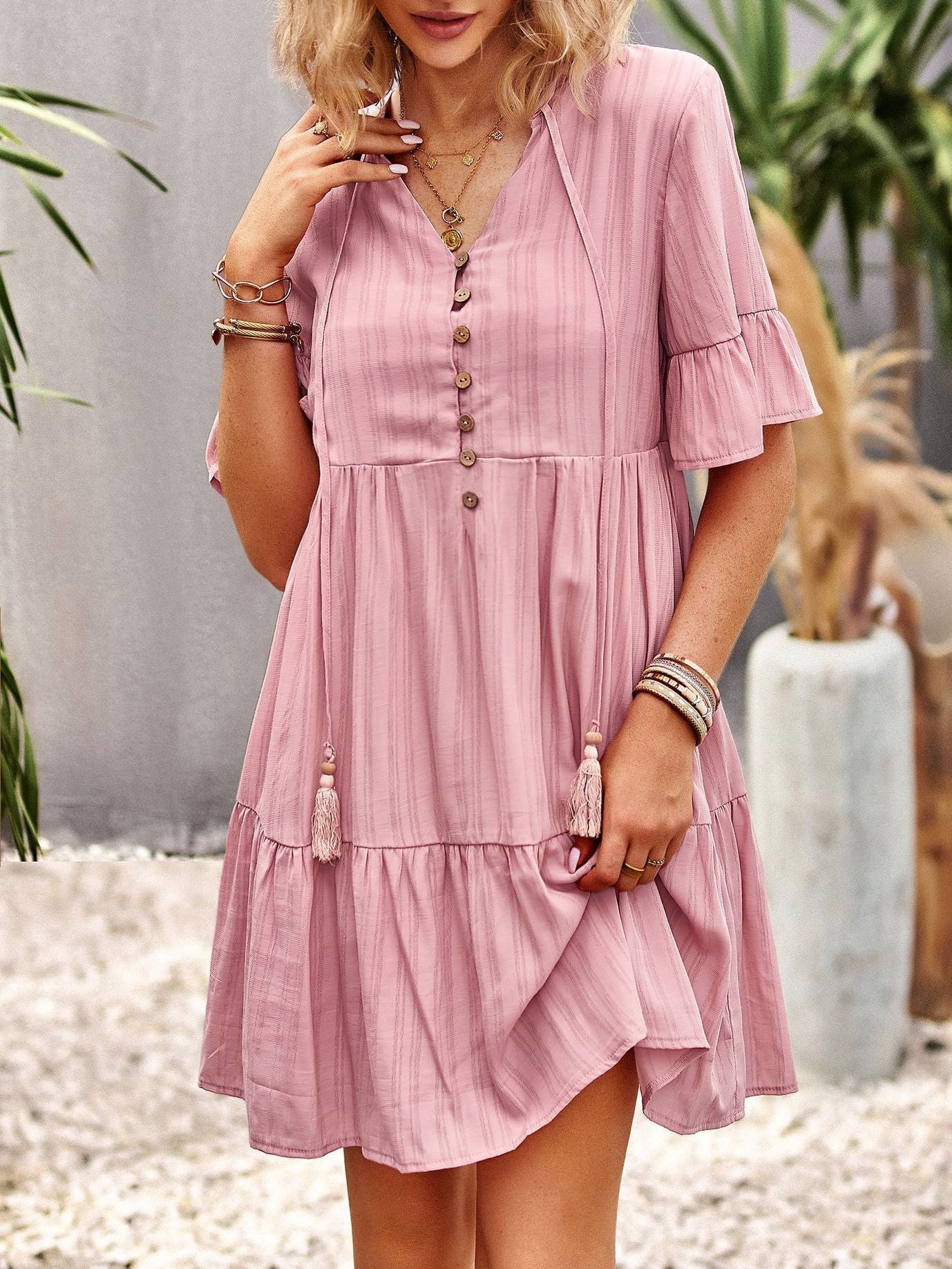 Minikleid Mit V-Ausschnitt Und Kurzen Ärmeln
