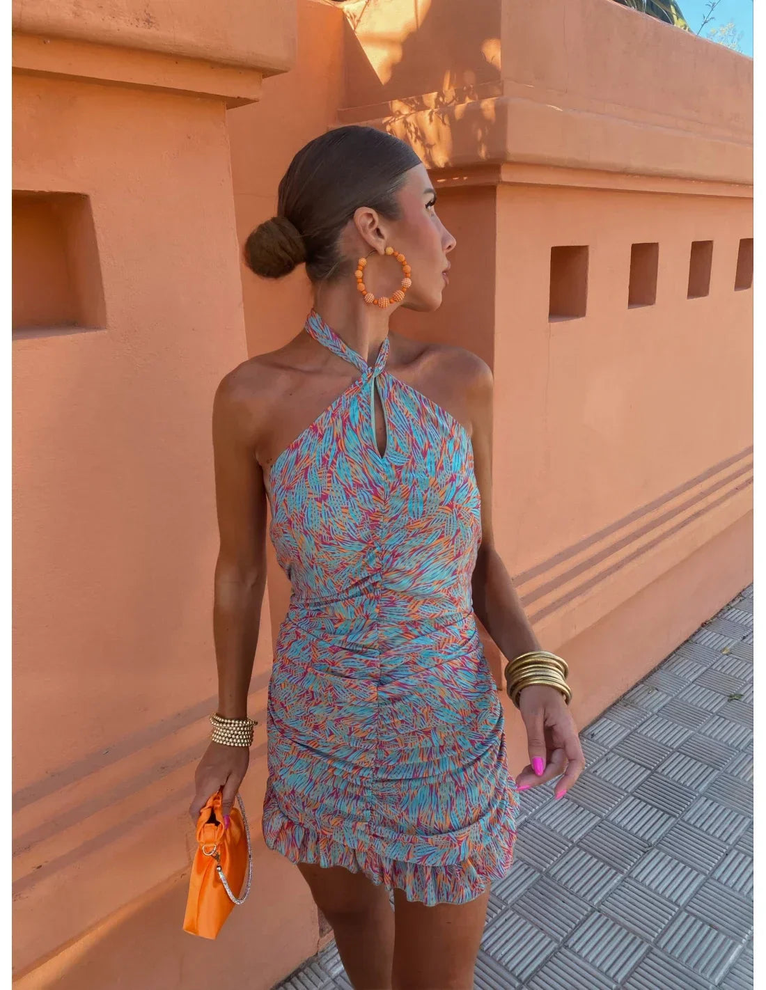 Neckholder-Minikleid Mit Rückenfreiem Schnitt