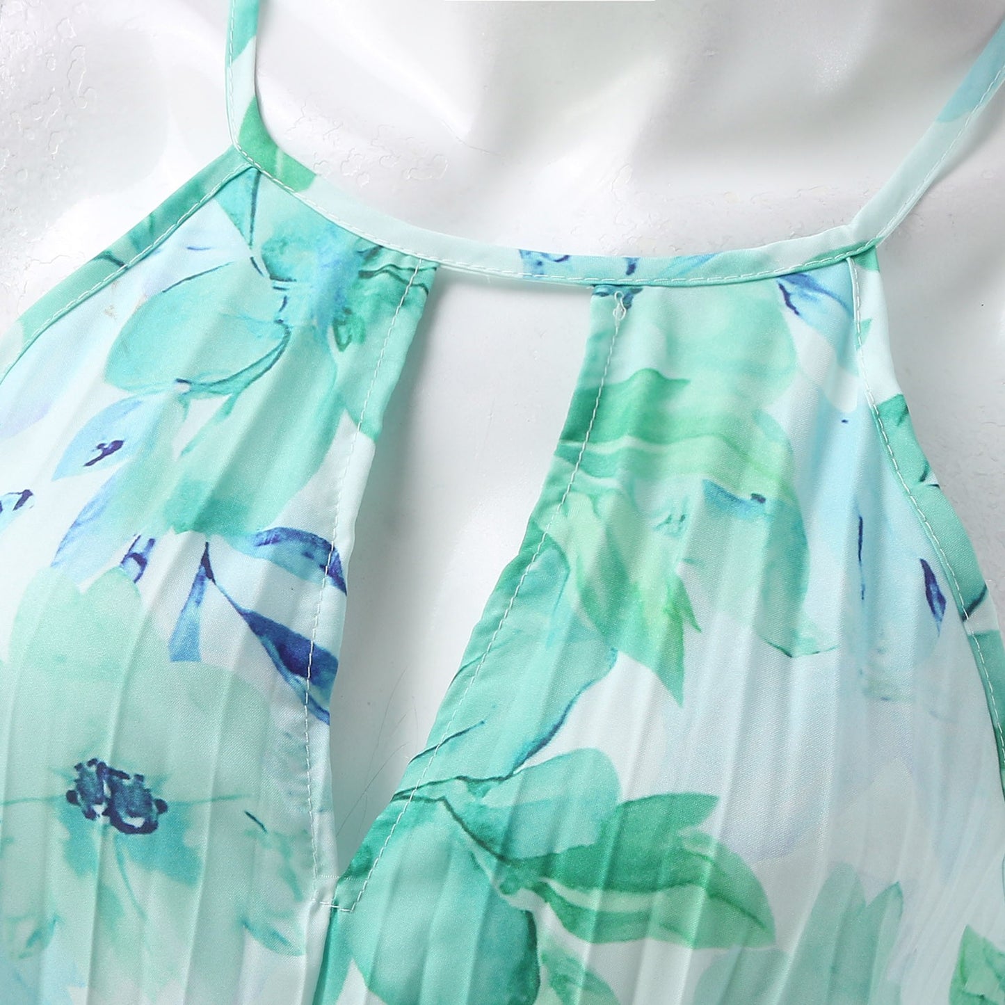 Elegantes Neckholder-Midikleid