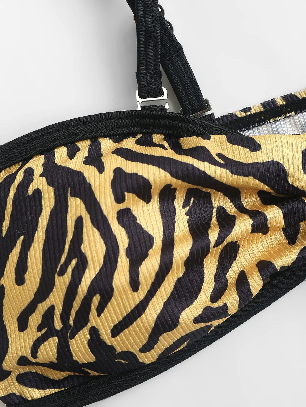 Stilvoller, Eleganter Bikini Mit Leopardenmuster
