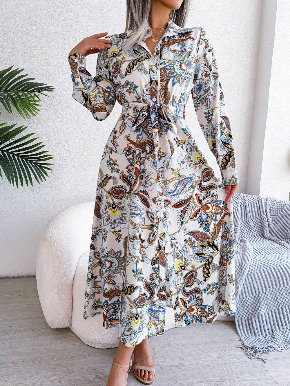 Midikleid Mit Hemdkragen Und Blumenmuster