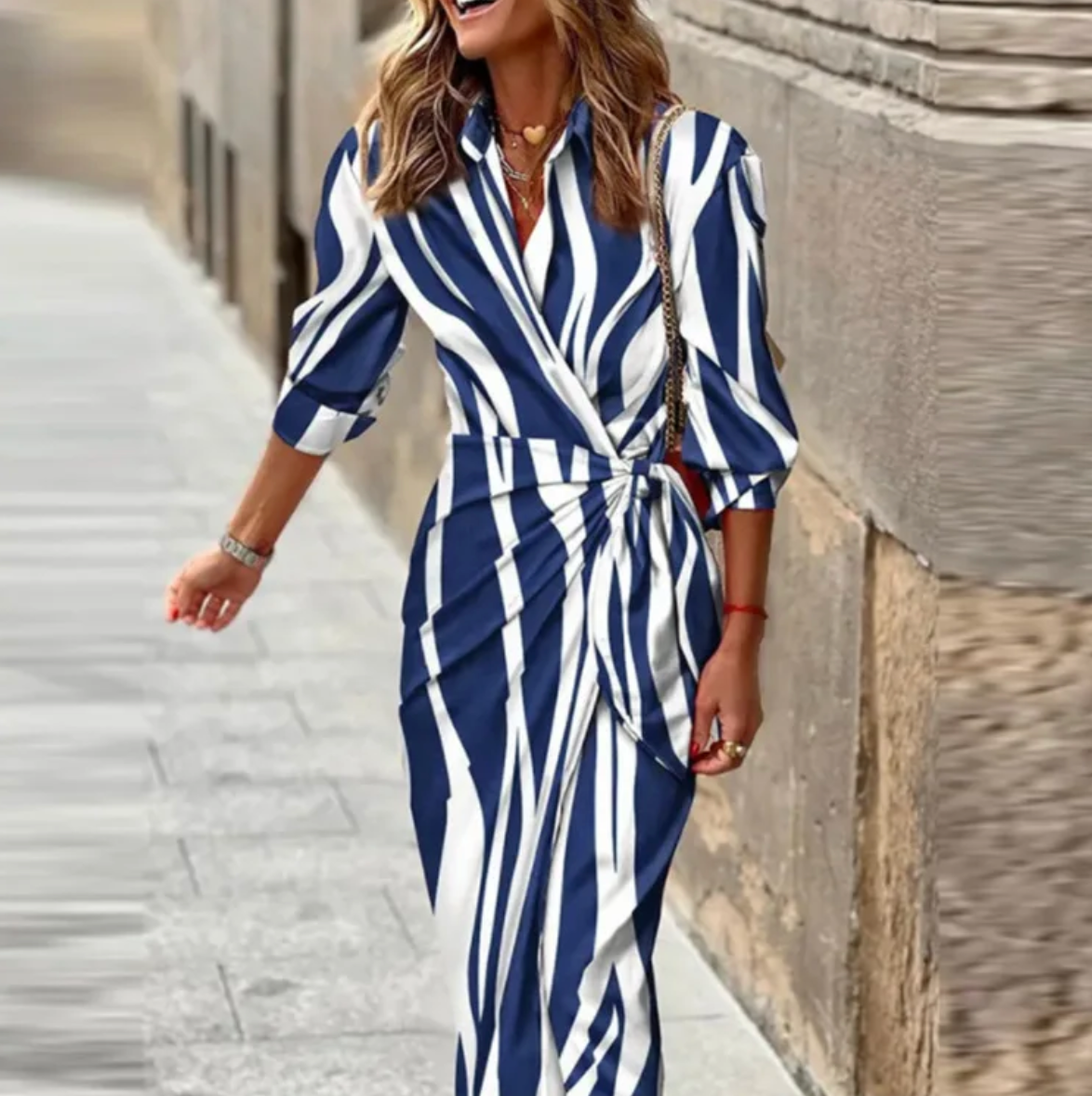 Schickes Midikleid Mit Halben Ärmeln Und Print