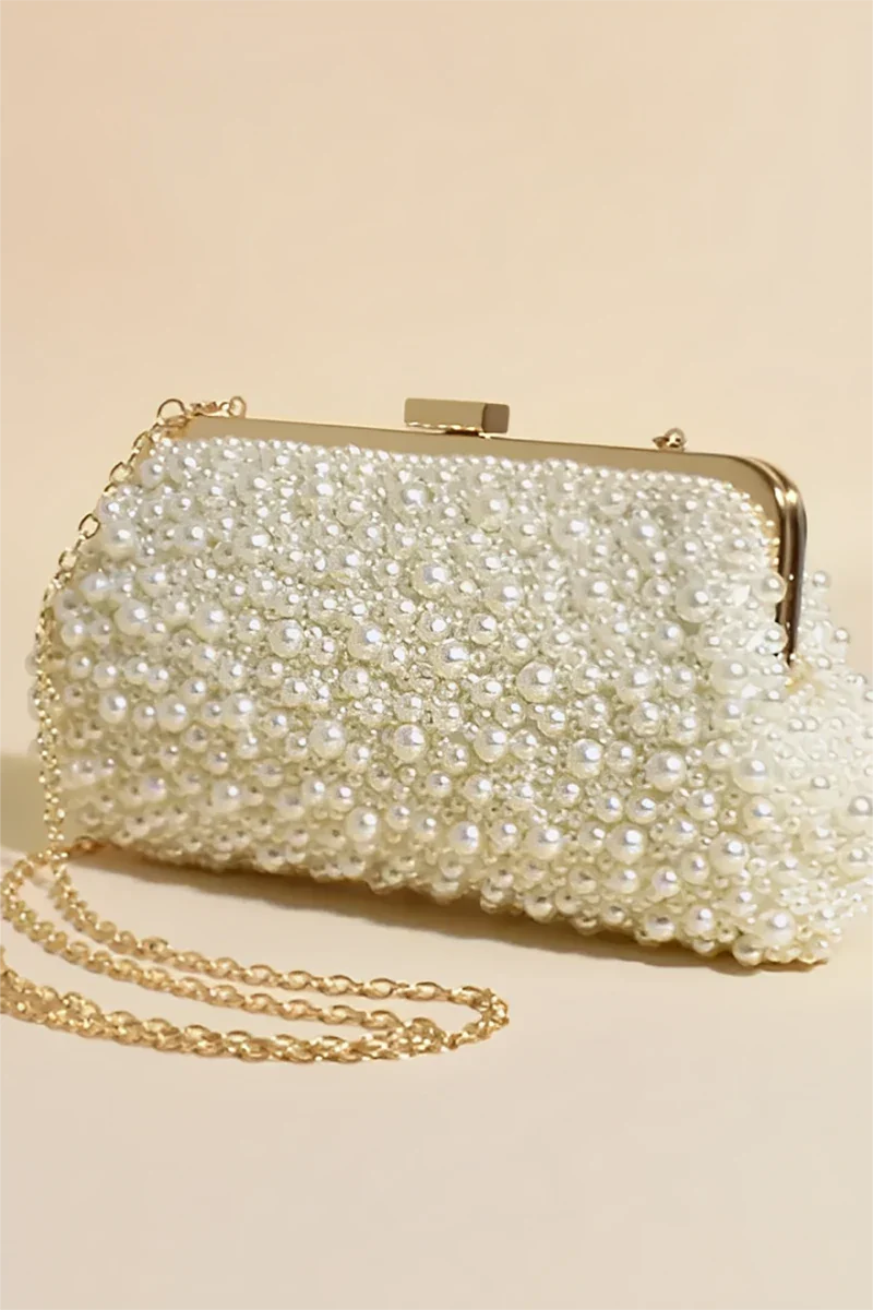 Elegante Und Stilvolle Clutch Mit Perlendetails