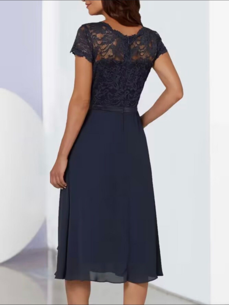 Elegantes, Transparentes Kleid Mit Kurzen Ärmeln