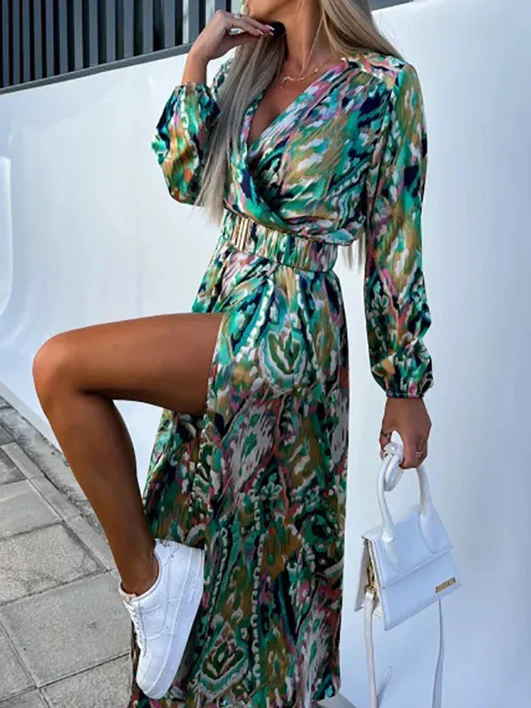 Kleid Mit Hohem Schlitz Und Gürtel