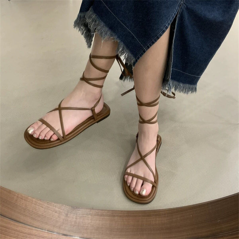 Stilvolle, Bequeme Sandalen Mit Kreuzriemen