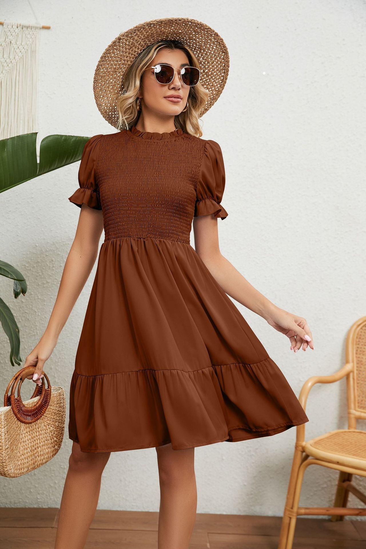 Kurzärmliges Midikleid Mit Rundhalsausschnitt