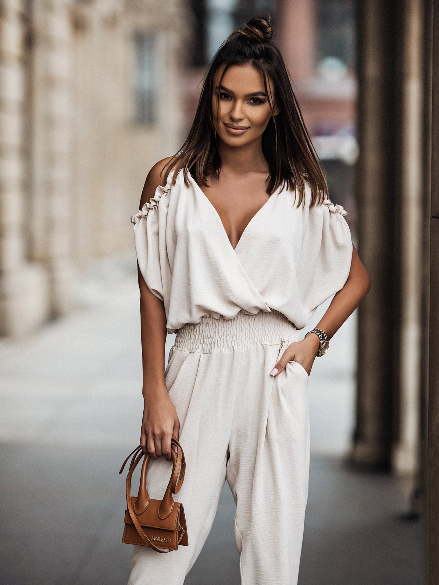 Stylischer Design-Jumpsuit Mit Schulterfreiem Ausschnitt