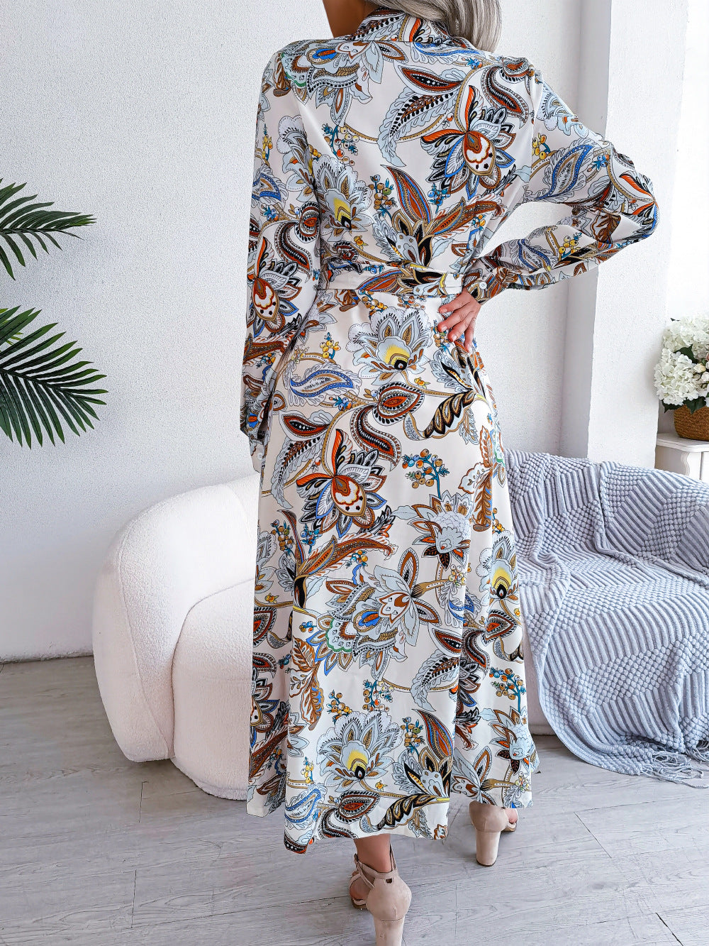Midikleid Mit Hemdkragen Und Blumenmuster