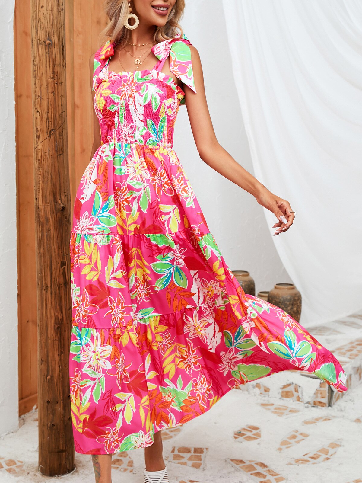 Midikleid Mit Quadratischem Ausschnitt Und Blumenmuster