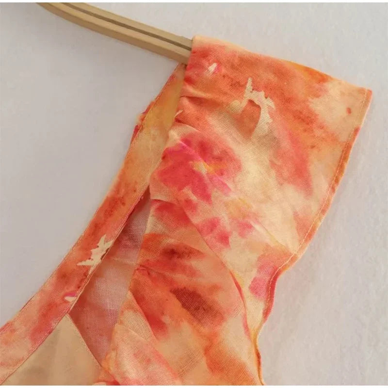 Langes Sommerkleid Mit Tiefem V-Ausschnitt Und Rüschen