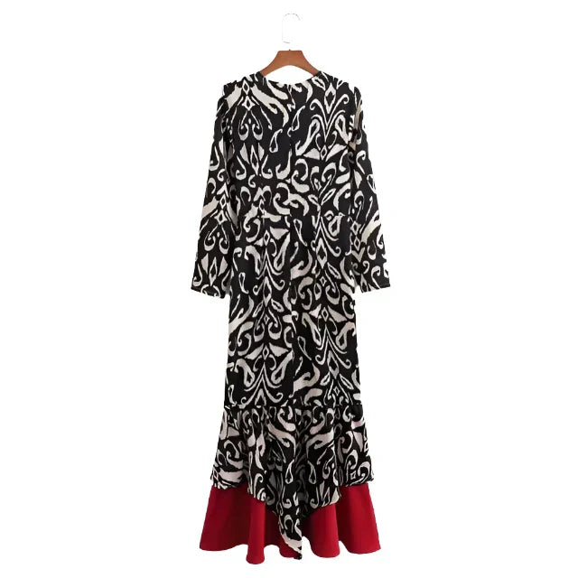Tief Ausgeschnittenes Maxikleid Mit Dünnen Trägern