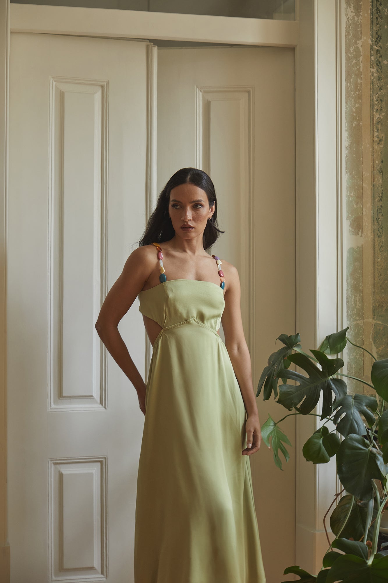 Elegantes Rückenfreies Midikleid