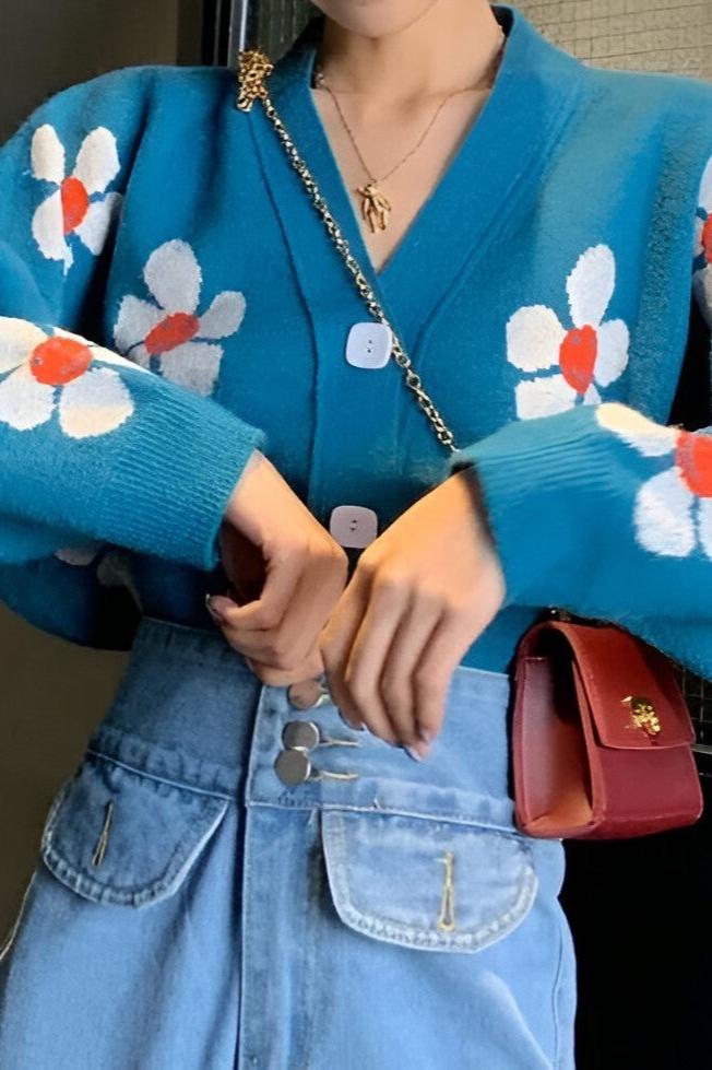 Figurbetonte Strickjacke Mit Blumenmuster