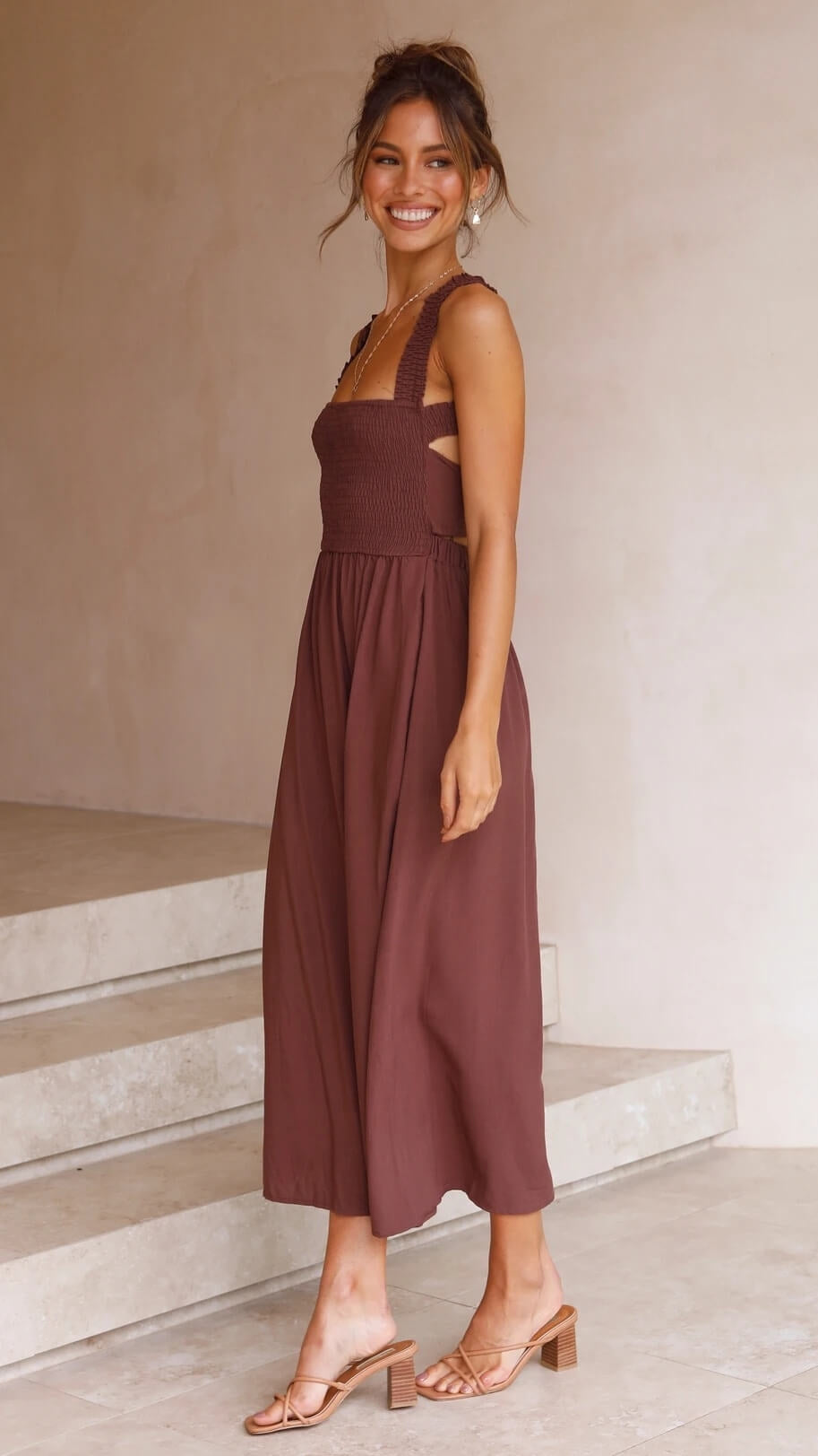Elegantes Midikleid Mit Quadratischem Ausschnitt