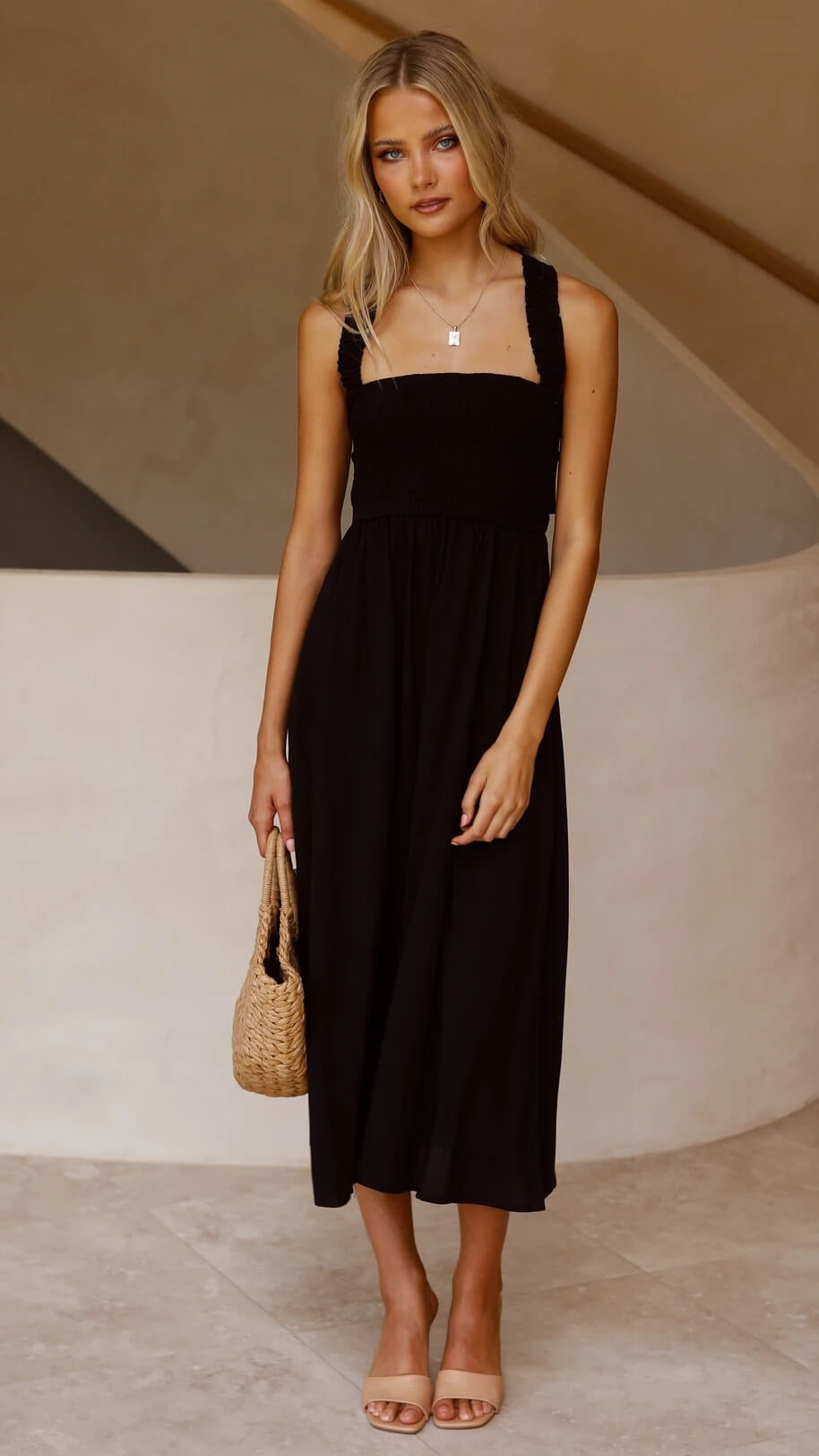 Elegantes Midikleid Mit Quadratischem Ausschnitt