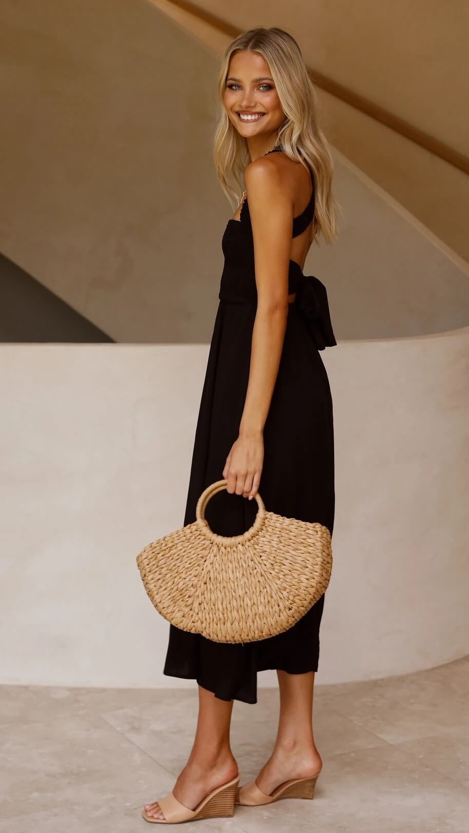 Elegantes Midikleid Mit Quadratischem Ausschnitt