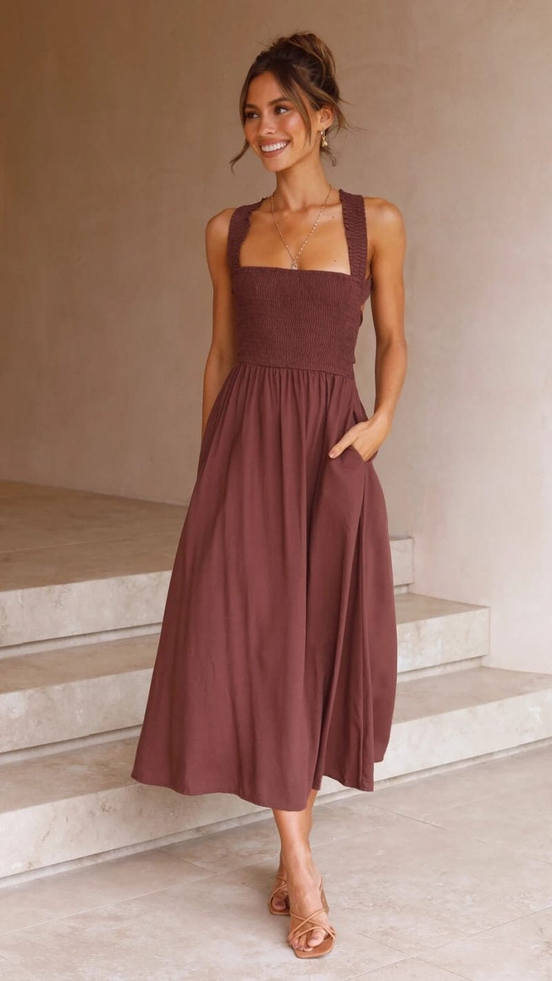 Elegantes Midikleid Mit Quadratischem Ausschnitt