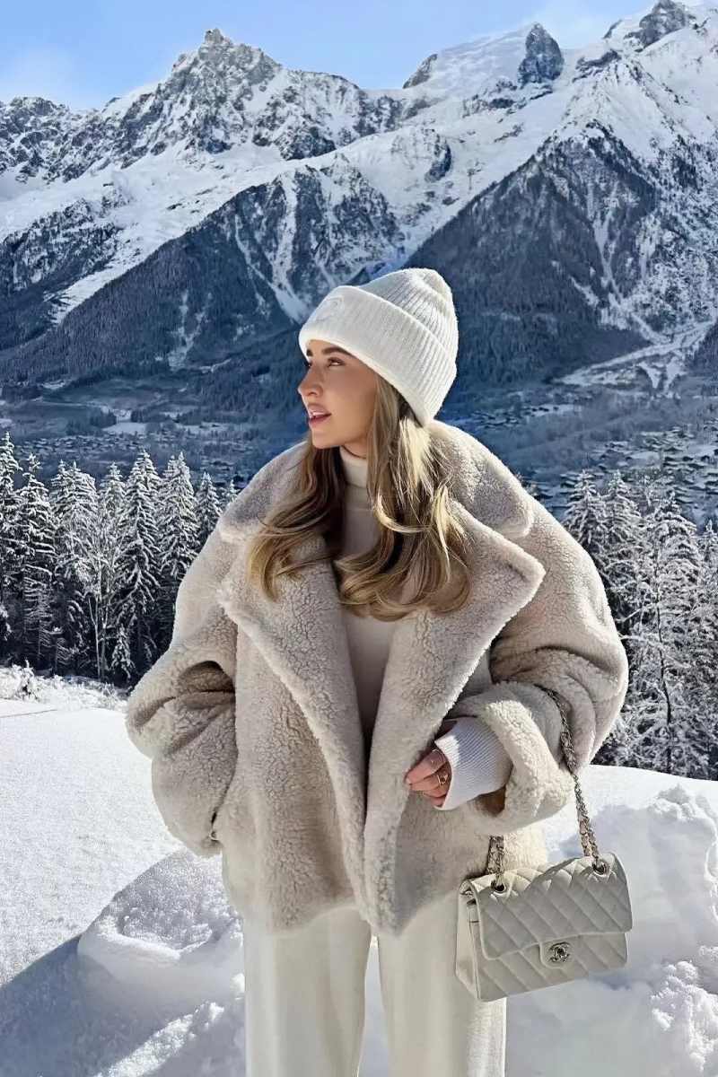Elegante Jacke Mit Umklappbarem Kragen İn Schlichter Farbe