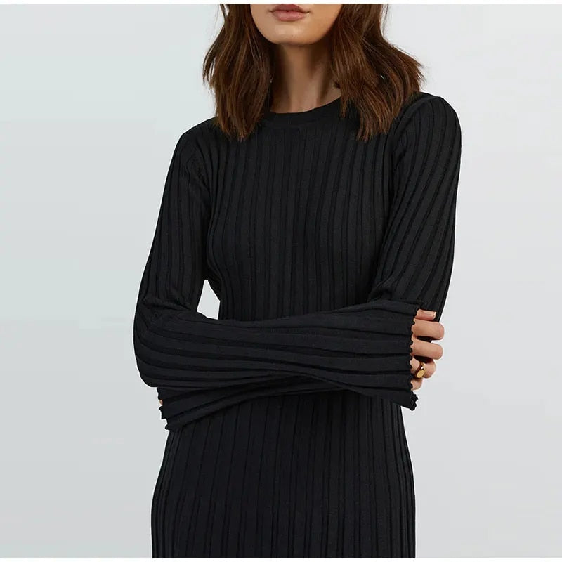 Elegantes Strickkleid Mit Rundhalsausschnitt