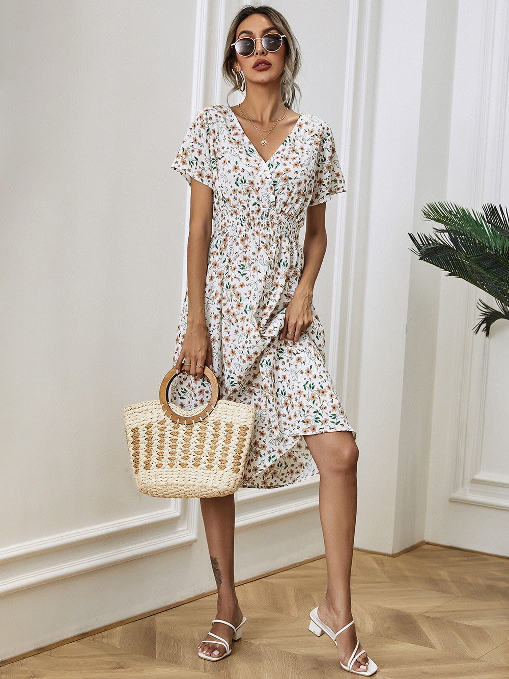 Stilvolles Sommer-Midikleid Mit V-Ausschnitt
