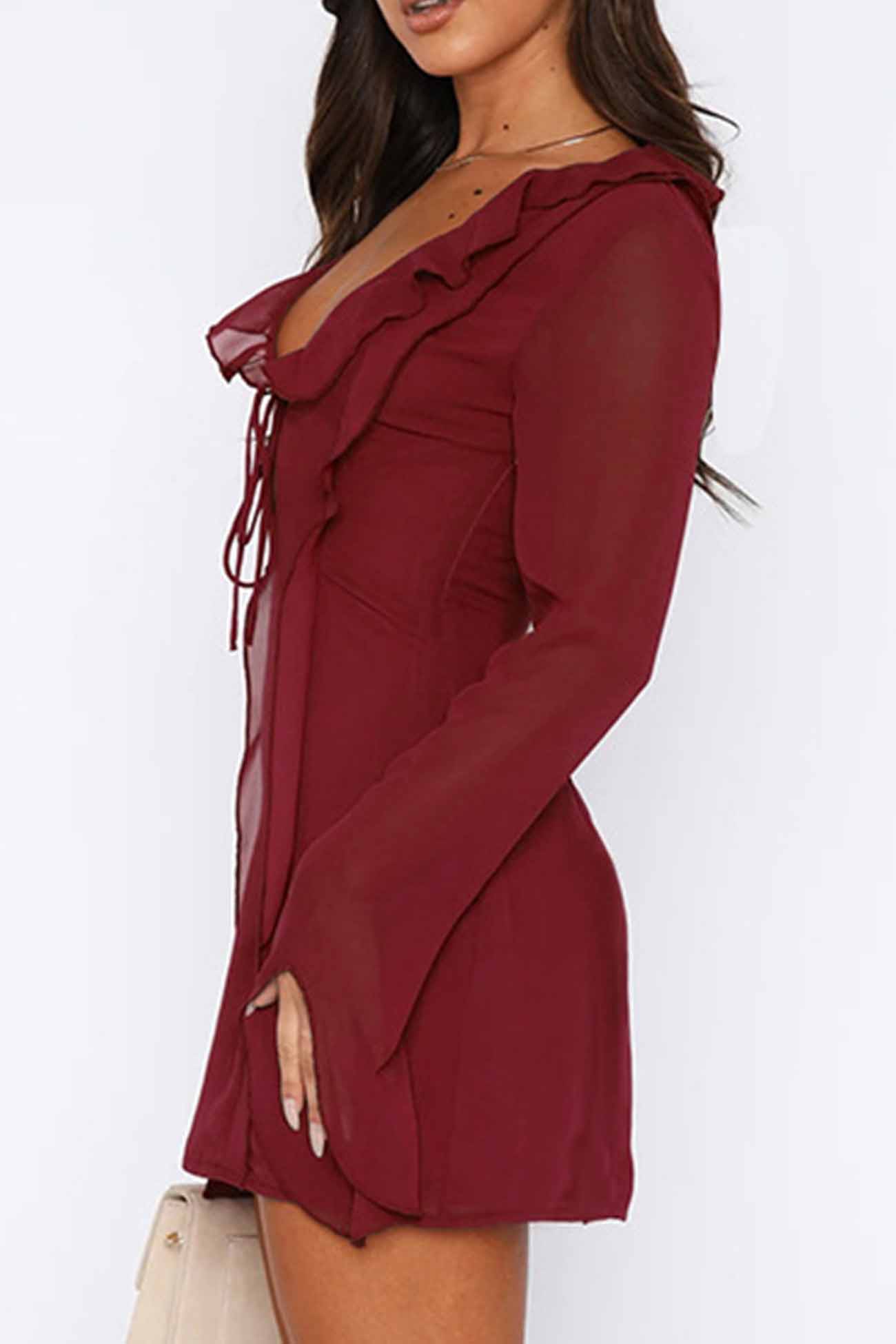 Stilvolles Langärmliges Minikleid Mit Tiefem Ausschnitt