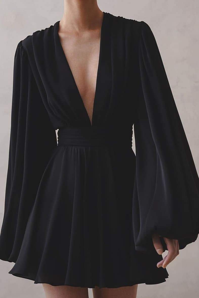 Elegantes Minikleid Mit Tiefem V-Ausschnitt Und Ballonärmeln