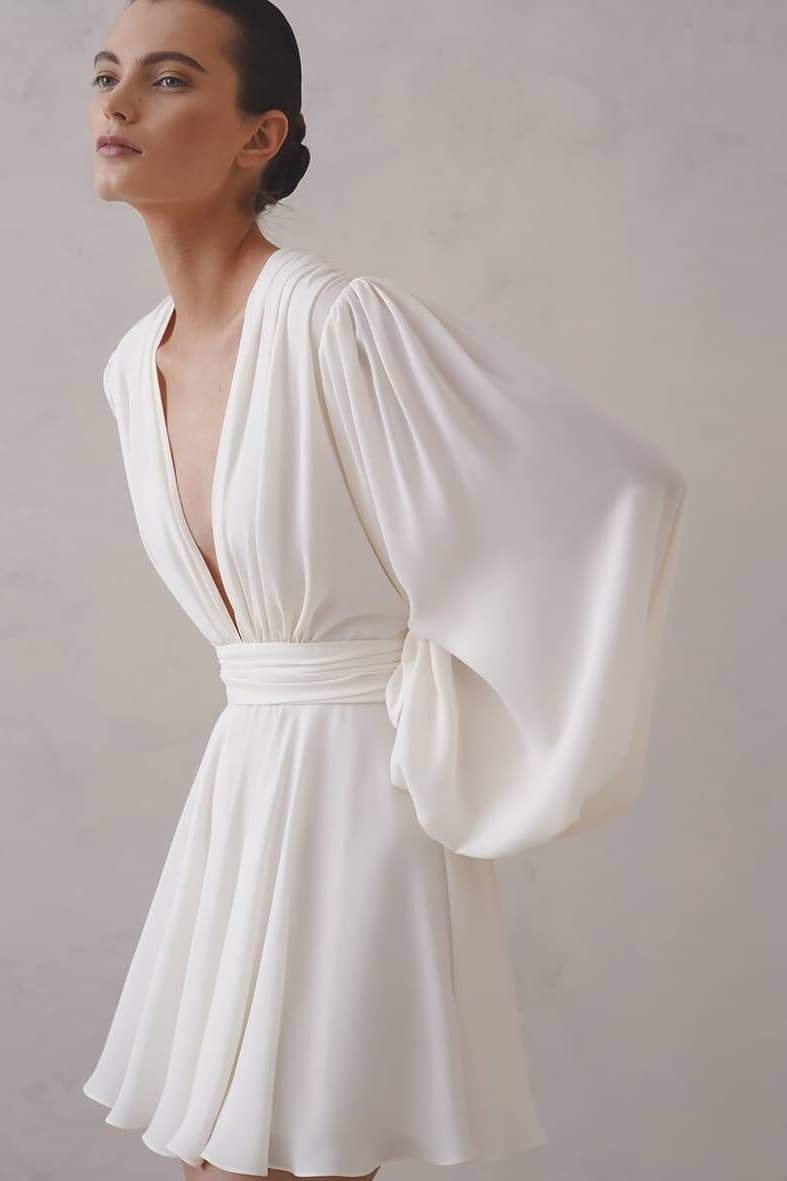 Elegantes Minikleid Mit Tiefem V-Ausschnitt Und Ballonärmeln