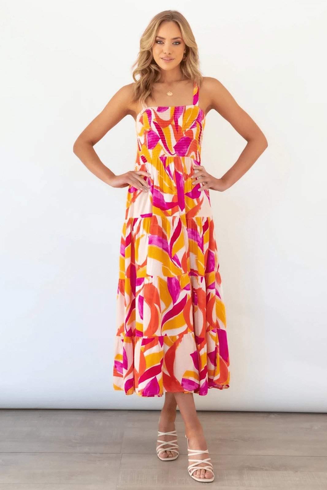 Gemustertes, Plissiertes Maxi-Sommerkleid Mit Lagenmuster