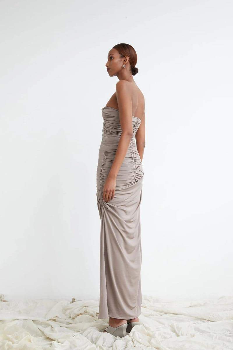 Plissiertes Maxikleid Mit V-Ausschnitt