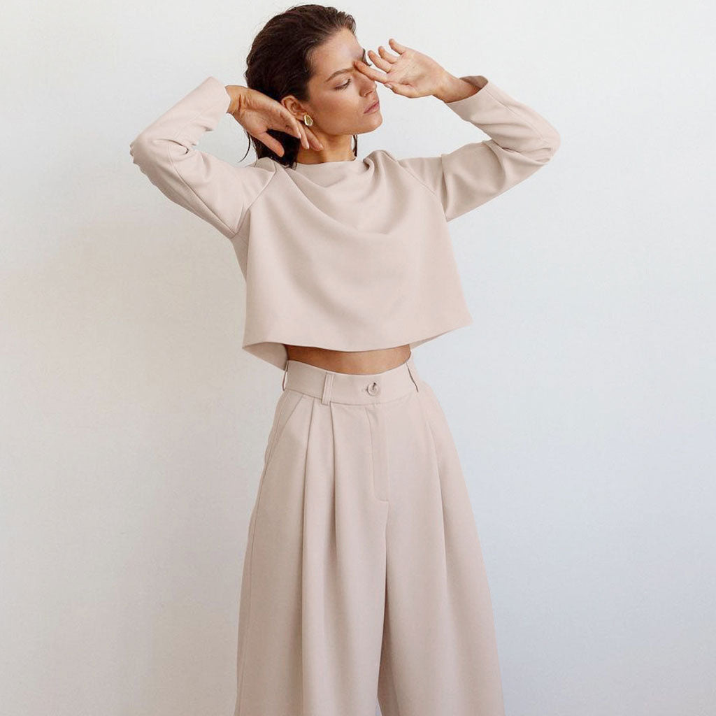 Khakifarbenes Set Aus Langärmligem Crop-Top Und Hose Mit Weitem Bein