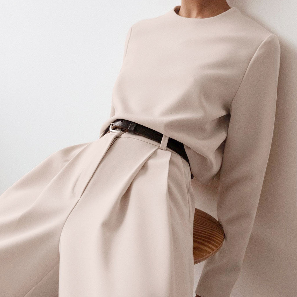 Khakifarbenes Set Aus Langärmligem Crop-Top Und Hose Mit Weitem Bein