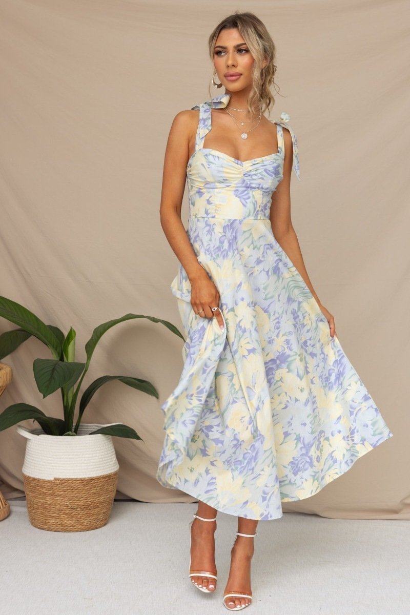 Midikleid Mit Abstraktem Blumenmuster Und Rüschendetail