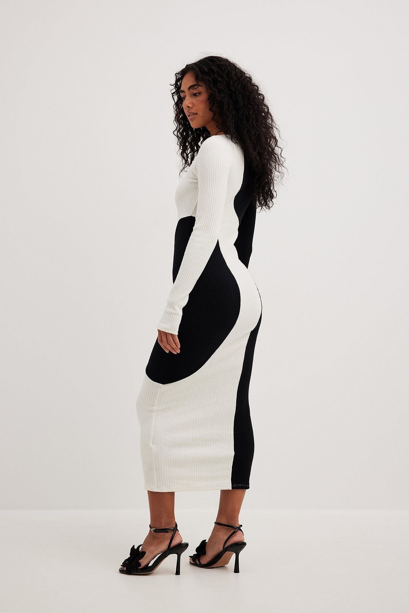 Rippstrickkleid Mit Abstraktem Muster