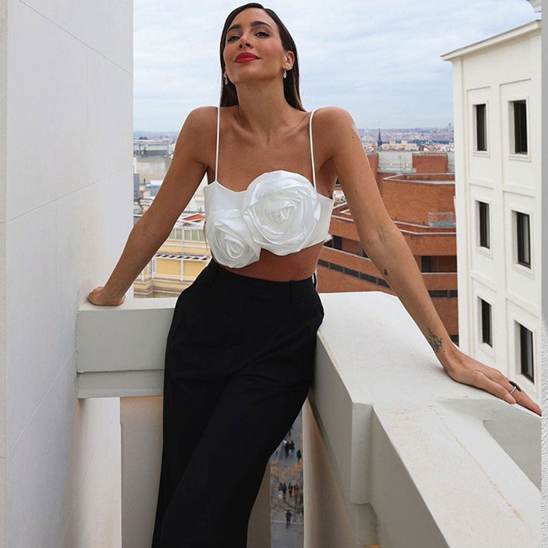 Bloom – Weißes, Bauchfreies Satin-Top Mit Spaghettiträgern Und Blumenmuster